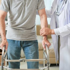 Sarcopenie slabire musculara barbat care merge cu cadru
